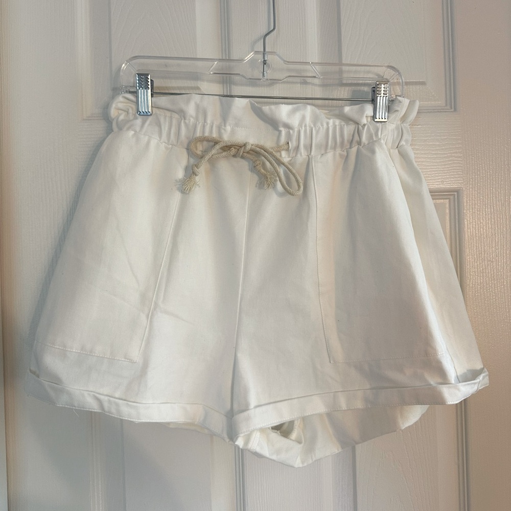 SHEIN Medium Off White Safari Short